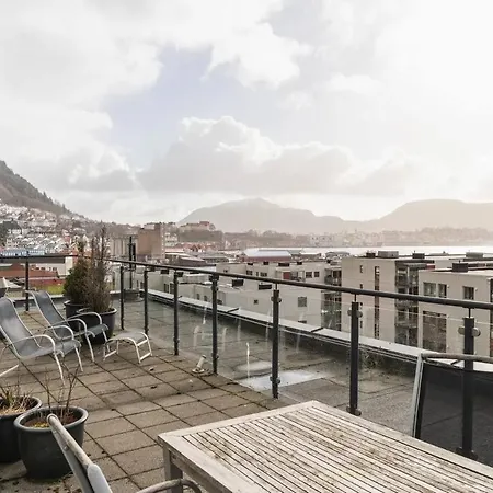 Leilighet Modern With Rooftop & Sea View